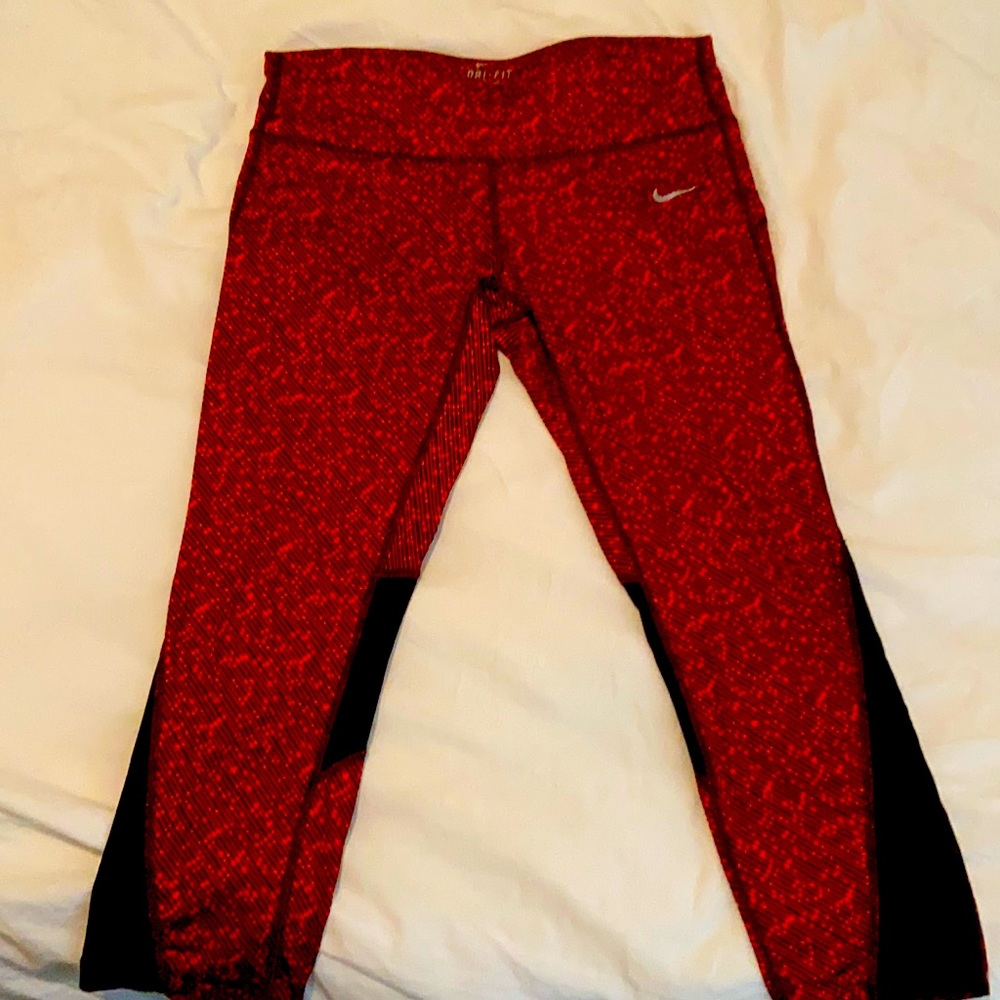 Nike dri-fit leggings: red and black design